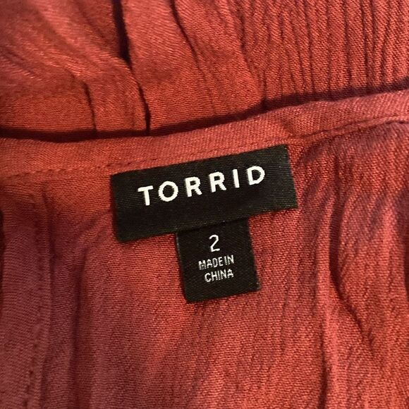 Torrid Rust Tiered Crepe Lightweight Button Back Short Sleeve Blouse Size 2 - Picture 6 of 8